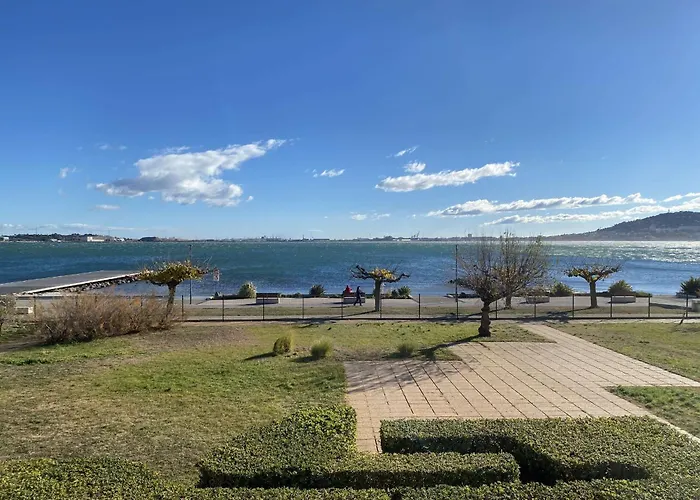 T1 Avec Parking A Balaruc-les-bains, Proche Des Thermes - Fr-1-553-236 *